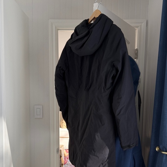 Arc'teryx Women's Black Ski Jacket - Picture 3 of 3